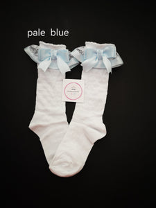Frilly Lace Knee Bow Sock