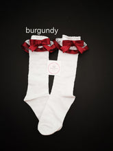 Load image into Gallery viewer, Frilly Lace Knee Bow Sock